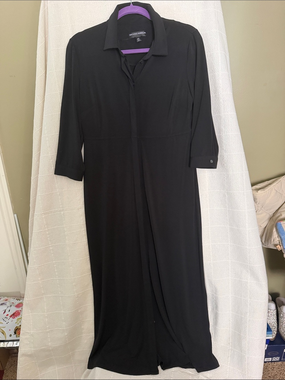 Brooke Shields Timeless Black Top - Classic Collared Style